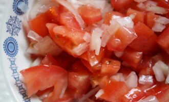 Салат с маринованным луком