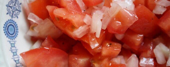 Салат с маринованным луком