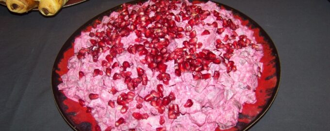 Салат с гранатом и свеклой