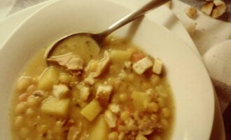 Гороховый суп с копченой курицей