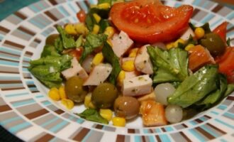 Салат с копченой куриной грудкой