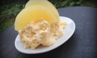 Ананасовый салат с сыром