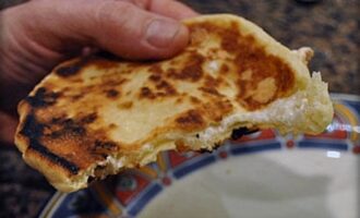 Лепешки на кефире с начинкой