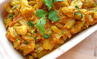 Тушеная капуста с кабачками