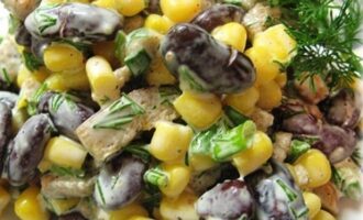 Салат с сухариками и кукурузой