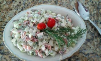 Салат с семгой и свежим огурцом