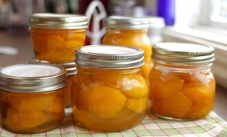 Абрикосовое варенье с ядрышками