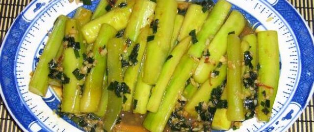Салат из жареных огурцов