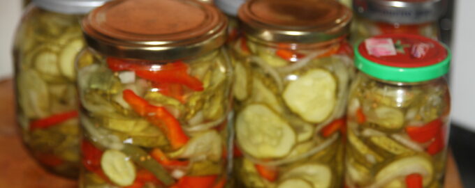 Салат из огурцов и перца на зиму