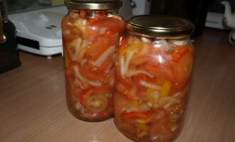 Салат из лука с помидорами на зиму