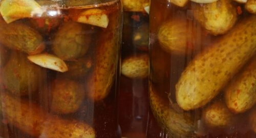 Огурцы с соусом чили на зиму