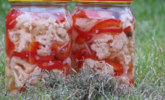 Цветная капуста с овощами на зиму