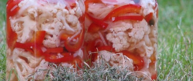 Цветная капуста с овощами на зиму