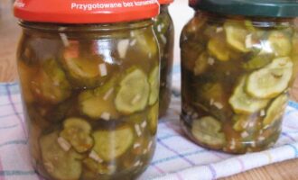 Острый салат из огурцов на зиму