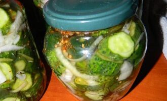 Маринованные огурцы с луком в масле
