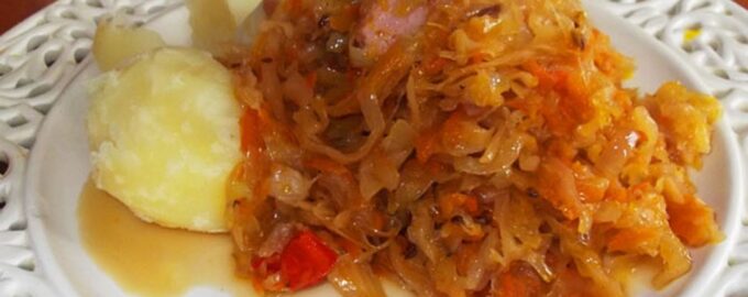 Тушеная говядина с капустой в мультиварке