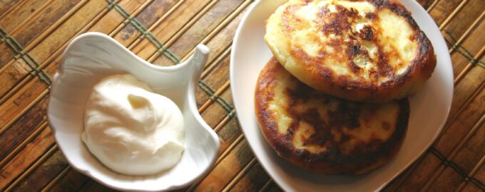 Сырники из творога с изюмом