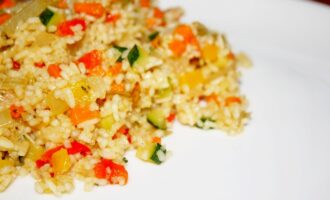 Гарнир из риса с овощами