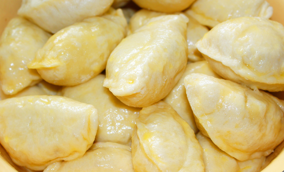 Вареники на пару. Паровые вареники с вишней рецепт. Рецепты пышных вареников на кефире. Рецепты пышных вареников на кефире. Рецепты пышных вареников на кефире.