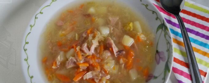 Щи из свежей капусты с курицей