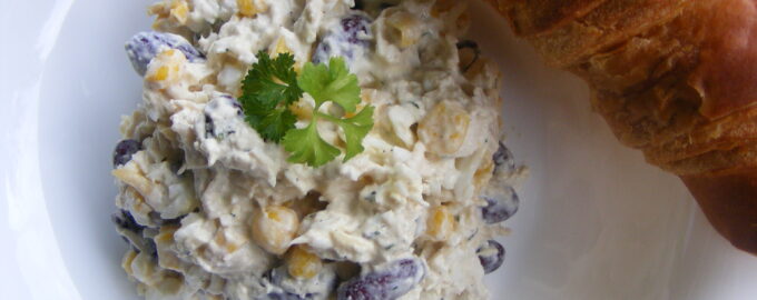 Салат из курицы и фасоли