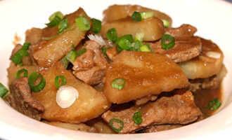 Свинина с картошкой на сковороде