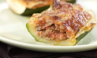 Кабачки, фаршированные фаршем