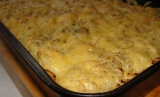 Запеканка с капустой, фаршем и картофелем
