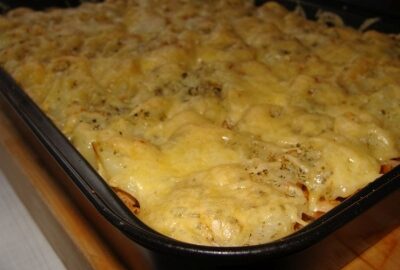 Запеканка с капустой, фаршем и картофелем