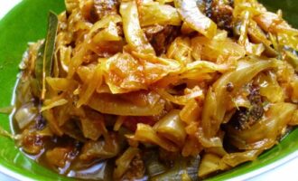 Тушеная капуста с мясом и овощами