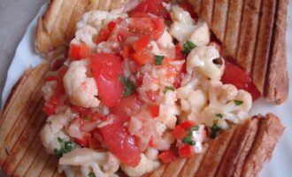 Цветная капуста, тушеная с овощами