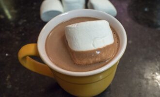 Какао с корицей и маршмеллоу