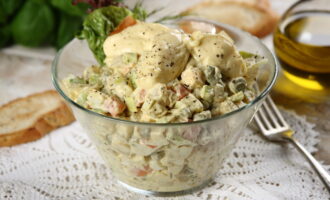 Салат "Столичный" с курицей и свежим огурцом