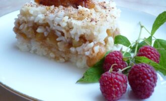 Запеканка с рисом и яблоками