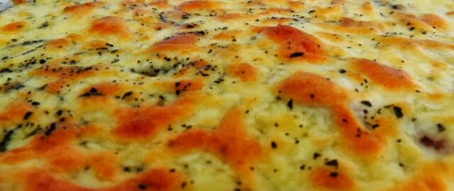 Запеканка с рисом, сыром и колбасой