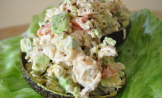Крабовый салат с авокадо