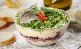 Праздничный салат из свеклы и сельди
