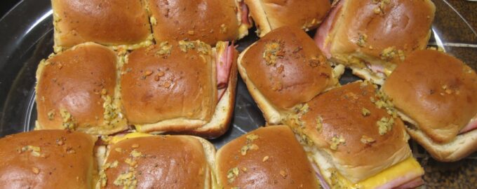 Мини бутерброды с ветчиной и сыром