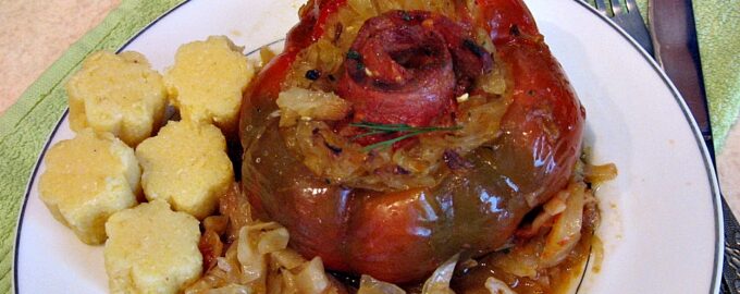 Фаршированные капустой и беконом перцы