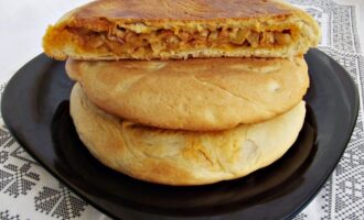 Простой пирог с капустой в мультиварке
