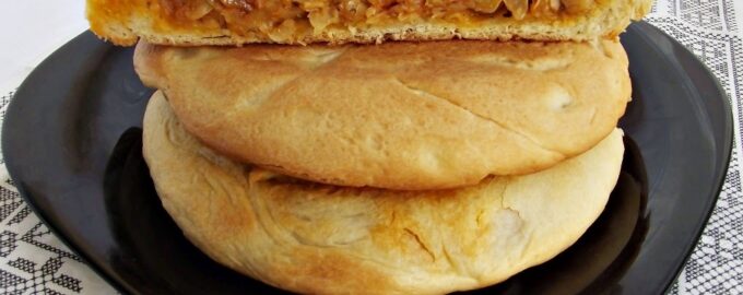 Простой пирог с капустой в мультиварке
