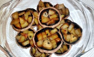 Грибы, фаршированные картофелем