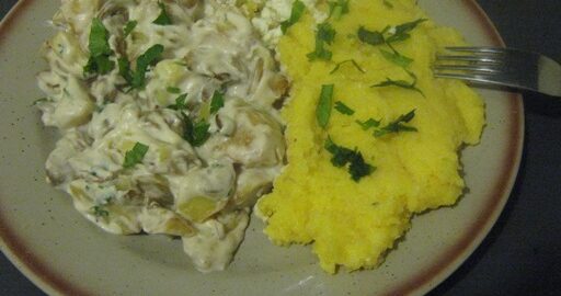 Картошка с грибами в мультиварке