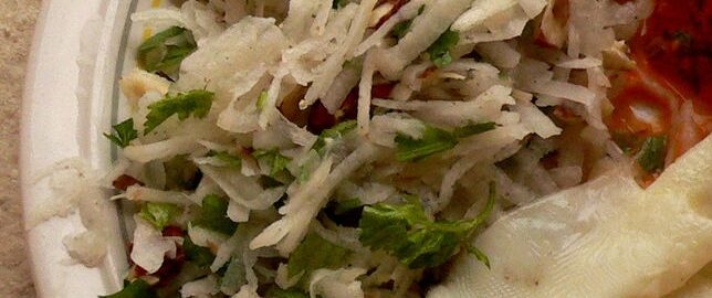 Салат с редькой и орехами
