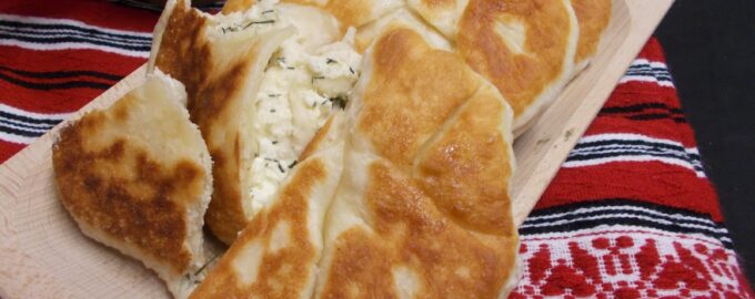 Жареные пироги с сыром
