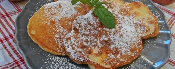 Картофельные оладьи с персиками