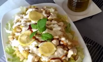 Салат из белой консервированной фасоли