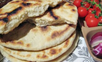 Лепешки из дрожжевого теста на сковороде