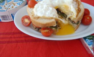 Бутерброд с сыром и грибами