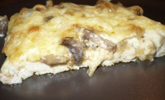 Куриные отбивные с грибами и сыром